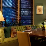 The Lodge Hotel - Putney 